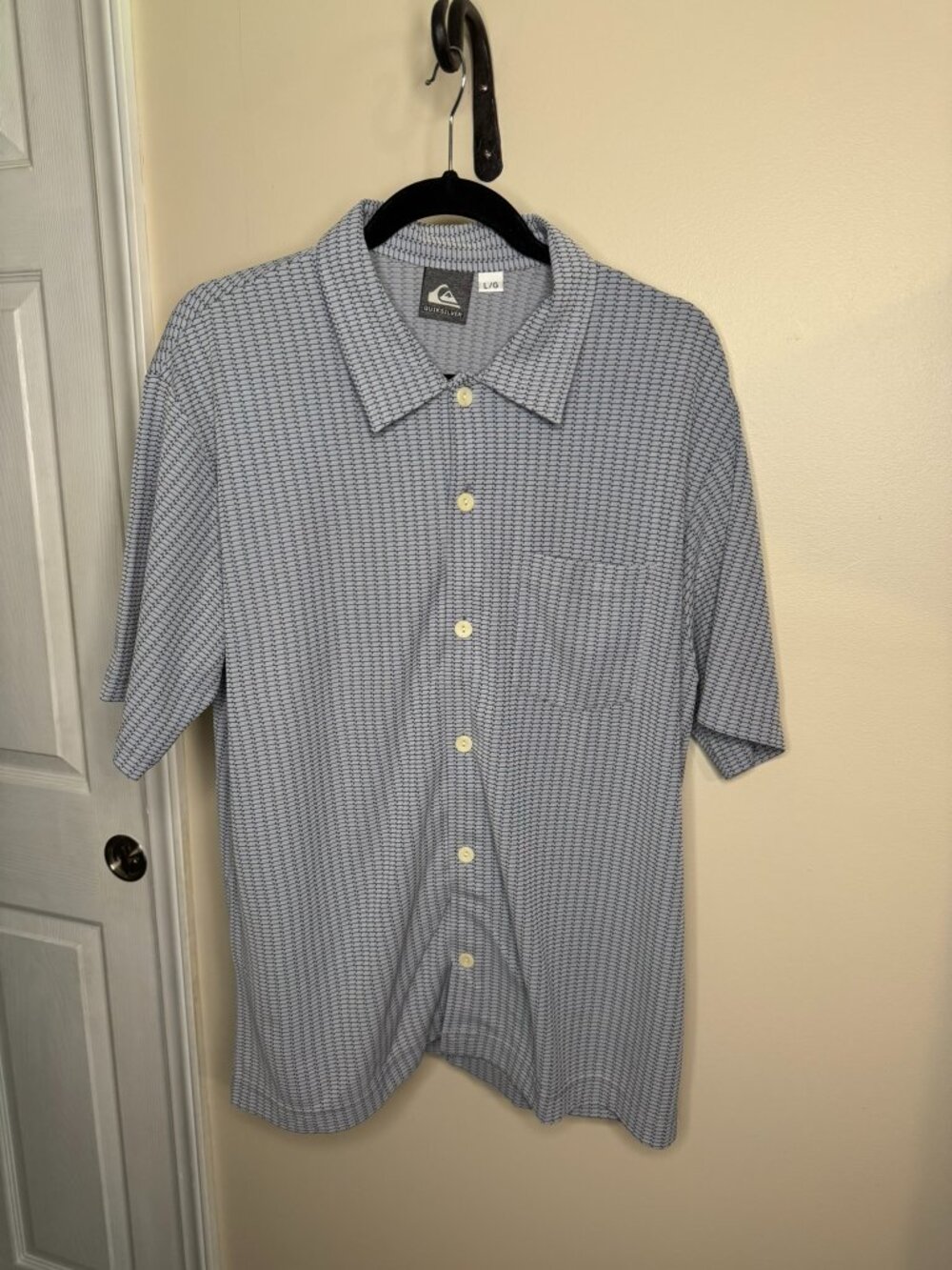Quiksilver Men's Large Grey Button-Up Shirt